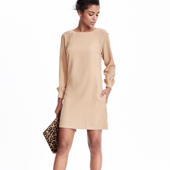 Banana Republic Dresses & Skirts - Banana Republic Cream Shift Dress size 4